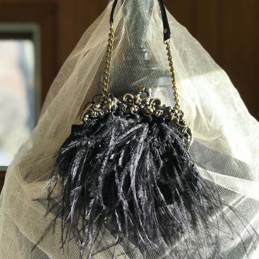 Adorable ostrich feather evening party bag